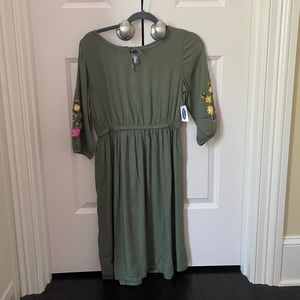 Old Navy girls size 14(XL) dress. Army green with flowery sleeves.